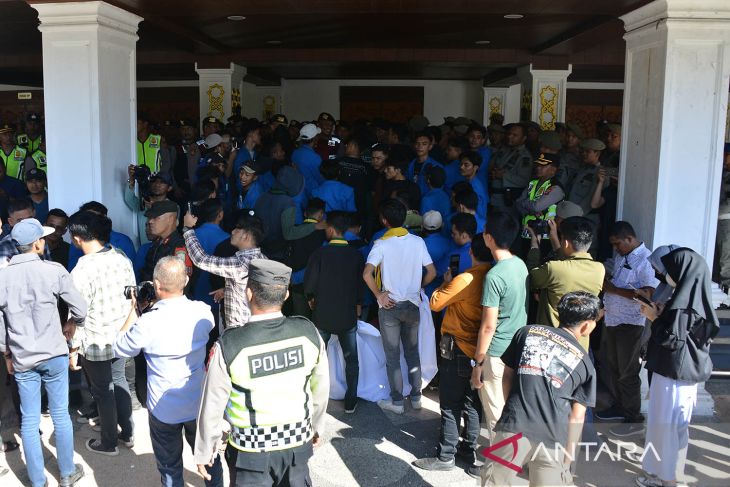 FOTO - Demonstrasi tuntut batalkan perpanjangan Pj Gubernur Aceh