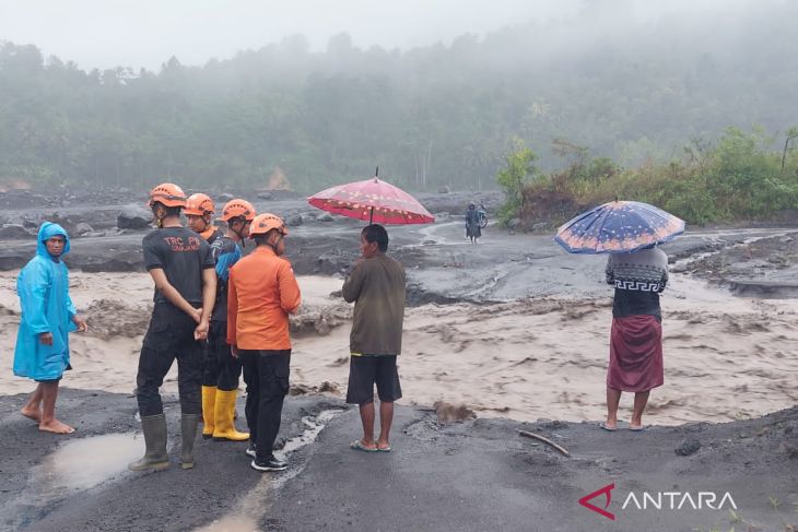 Akibat banjir lahar hujan Gunung Semeru