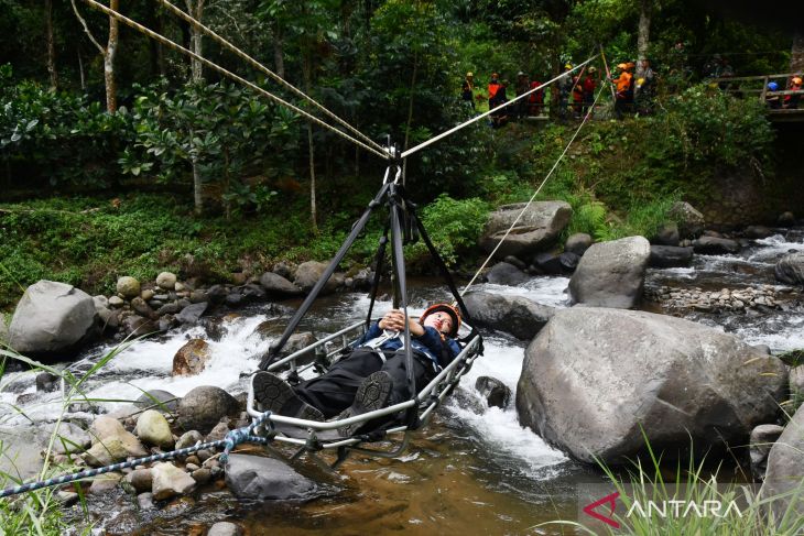Latihan gabungan vertical rescue di Madiun