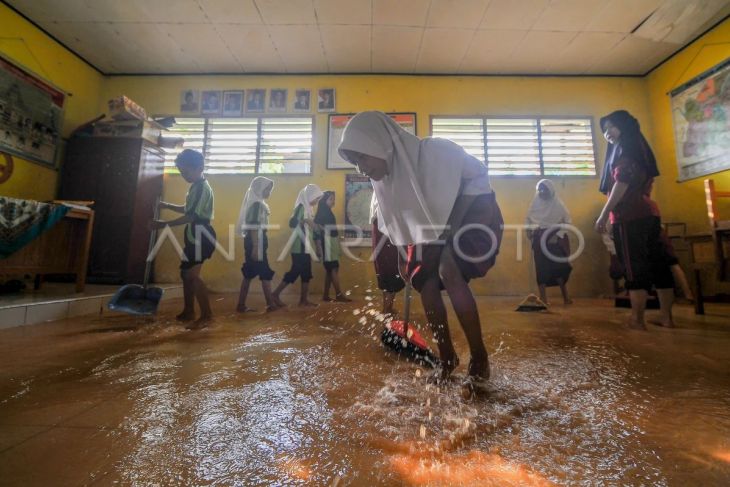 Sekolah terdampak banjir di Jambi