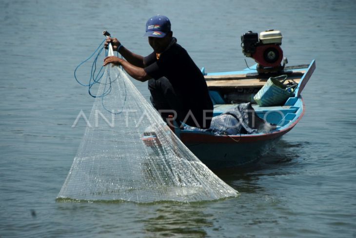 Nelayan di Waduk Cacaban