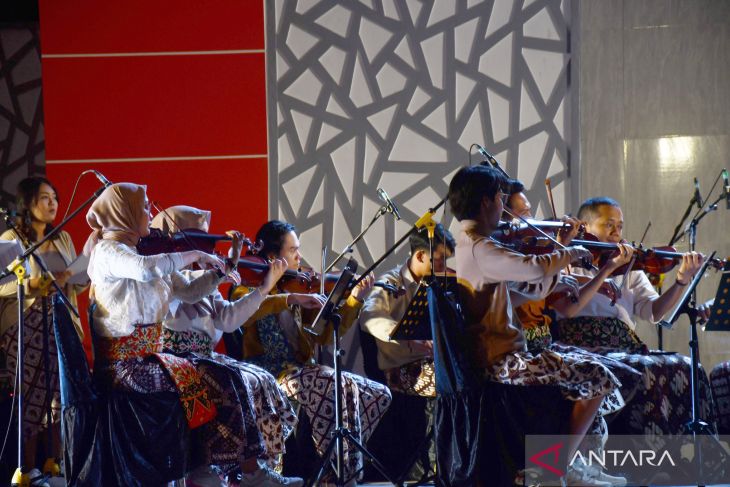 Konser orkestra muhibah budaya serenade bunga bangsa