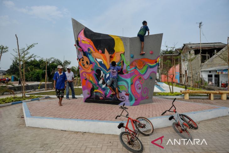 Penataan bantaran Sungai Cikapunduk Kolot