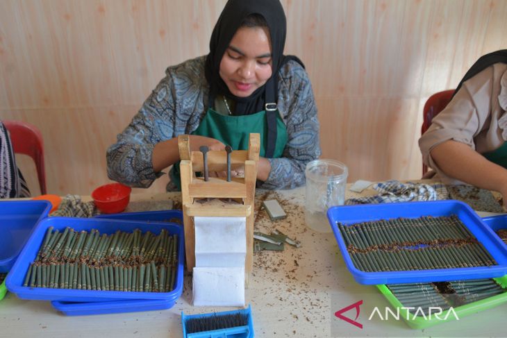 FOTO - Industri rokok tradisional di Aceh