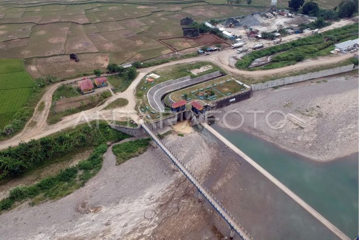 Sungai Cipamingkis di Bogor mengering