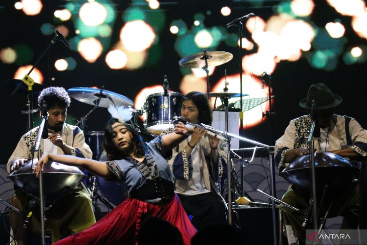 Balaruna Tampil Memukau Pada Malam Puncak Tapin Art Festival 2023