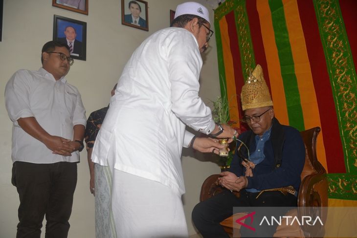 FOTO - Peusijuk Dirut LKBN Antara di Aceh