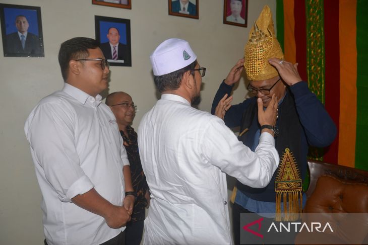 FOTO - Peusijuk Dirut LKBN Antara di Aceh