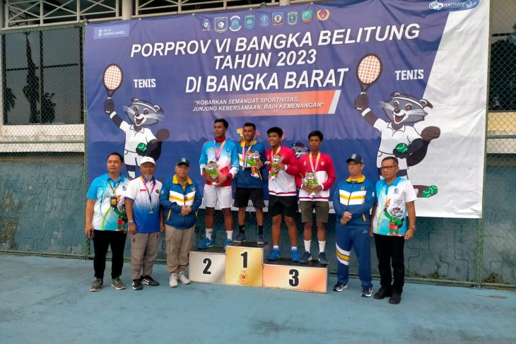 Penyerahan medali cabor tenis Porprov VI Babel