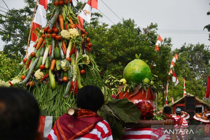 Kirab Budaya Tumpeng Jeruk Gedhe di Magetan