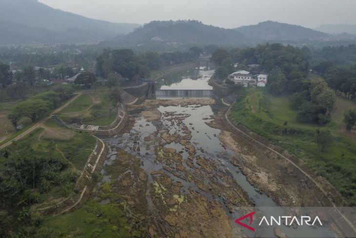 Bendungan sungai Citanduy mulai surut