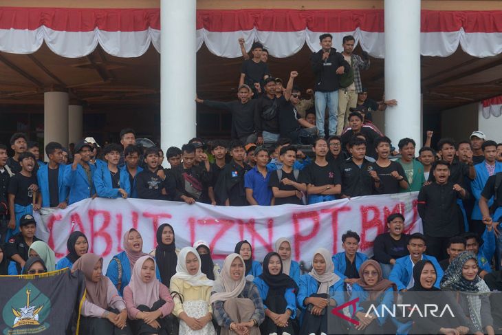 FOTO - Demo mahasiswa menuntut tutup usaha tambang di Aceh