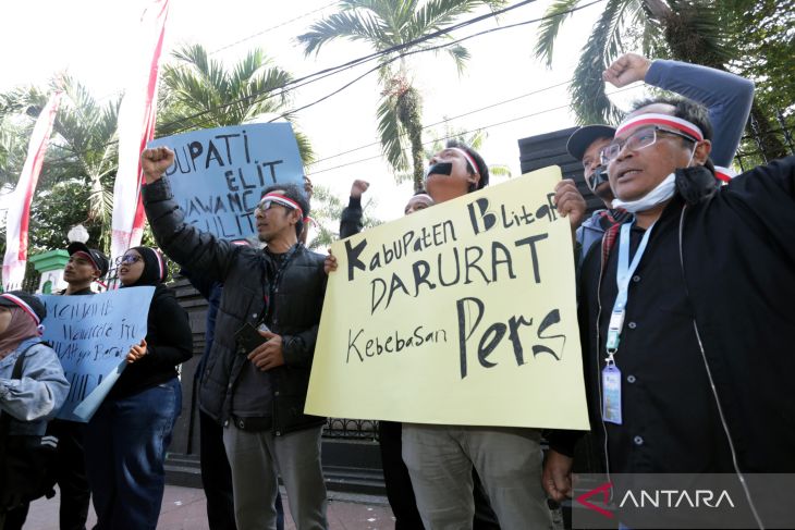 Aksi unjuk rasa wartawan di Blitar