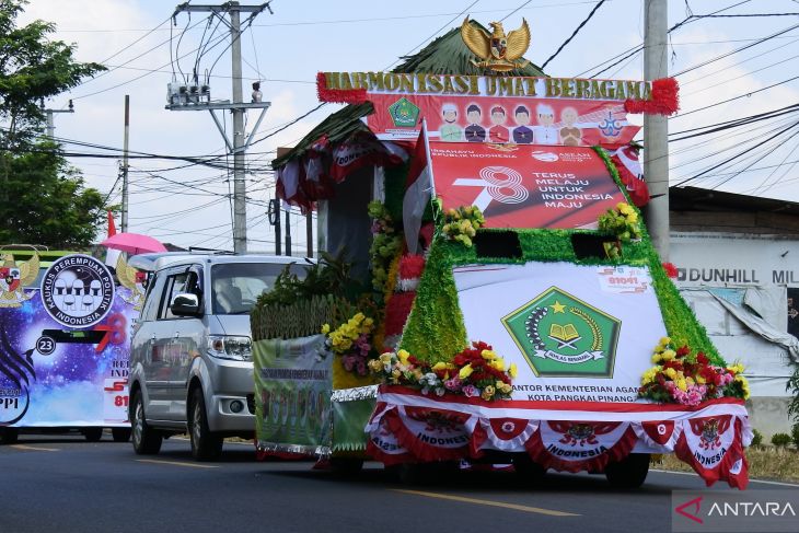 Kendaraan hias meriahkan HUT RI di Pangkalpinang