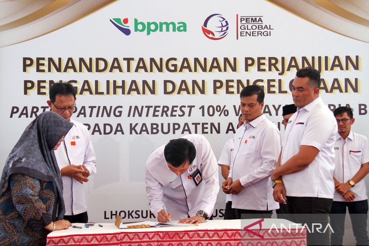 FOTO - PGE Serahkan 10 persen saham migas WK B kepada Pemerintah Aceh Utara