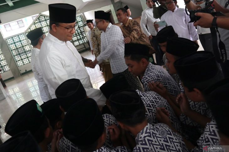 Anies Baswedan ziarah makam Pendiri NU di Jombang