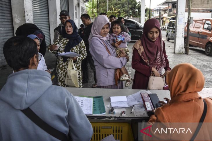 Pencairan Bansos di Tasikmalaya