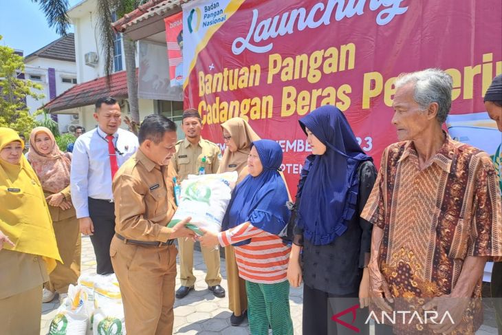 Peluncuran penyaluran bantuan pangan cadangan beras pemerintah