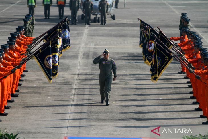 KASAL terima Brevet Kehormatan Penerbang TNI AL