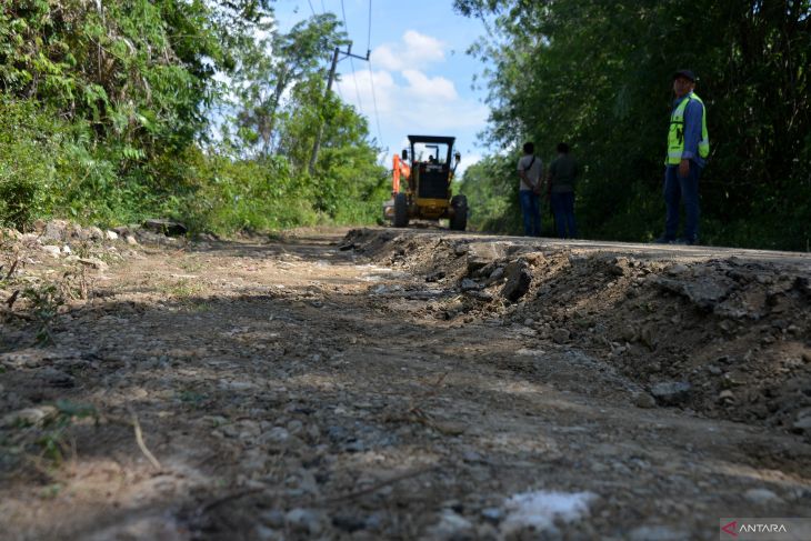 FOTO - Peningkatan koneksitas jalan daerah di Aceh