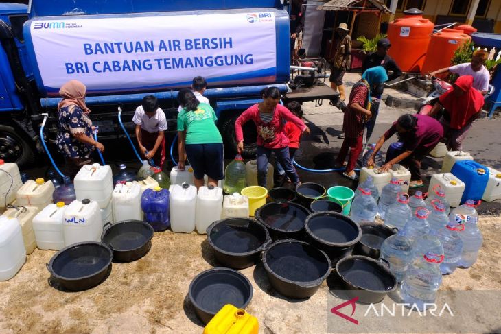 Bantuan air bersih untuk warga lereng Gunung Sumbing