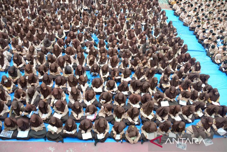 FOTO - Pelajar gelar yasinan untuk korban bencana Maroko dan Libya