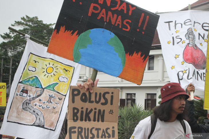 Aksi global climate strike di Malang