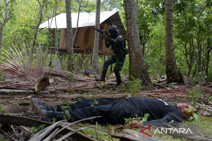 FOTO - Latihan tempur raider di perbukitan Aceh Besar