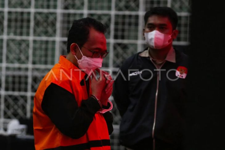 Tersangka kasus korupsi anggaran bansos beras