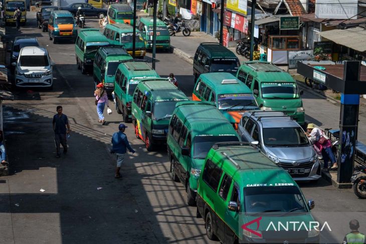 Target konversi angkot ke mikro bus di Bandung