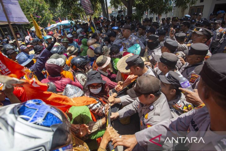 Unjuk rasa pertani Indramayu