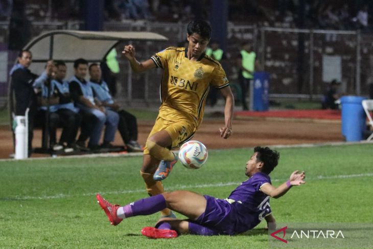 Persik Kediri melawan Bhayangkara FC