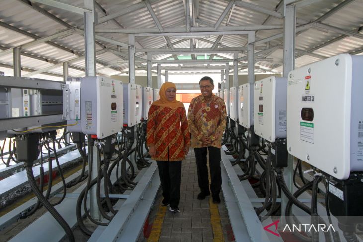 Peresmian Pembangkit Listrik Tenaga Surya di Sidoarjo