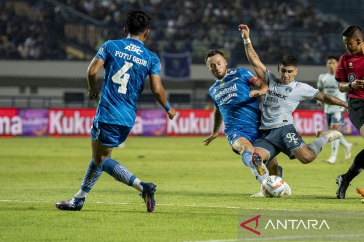 Persib Bandung menang atas Persita