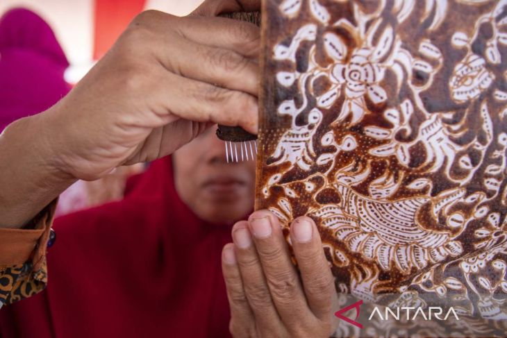 Tehnik batik complongan Indramayu