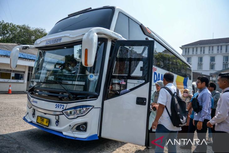 Uji coba bus pengumpan BIJB