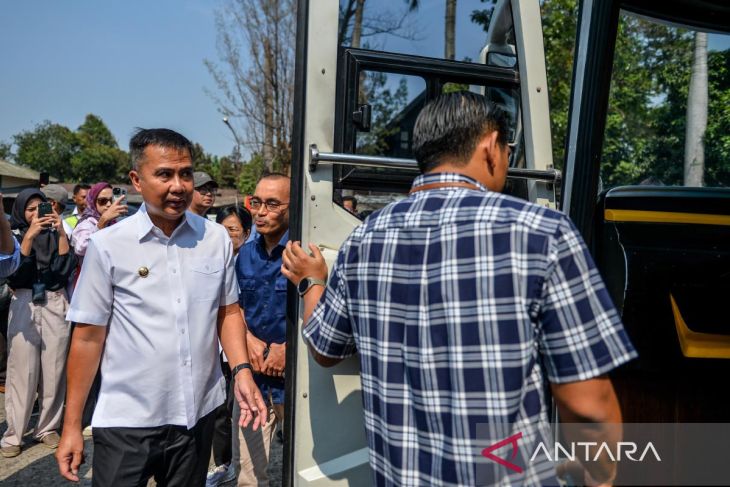 Uji coba bus pengumpan BIJB