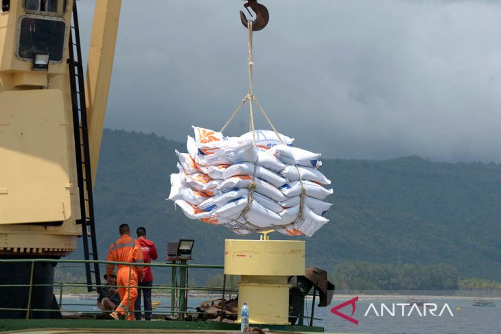 FOTO - Pemerintah kembali datangkan beras impor di Aceh