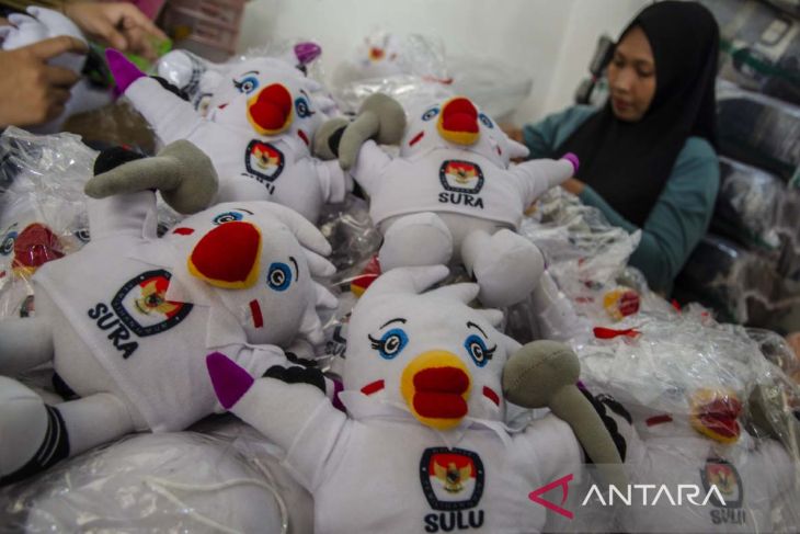 Produksi suvenir maskot Pemilu 2024