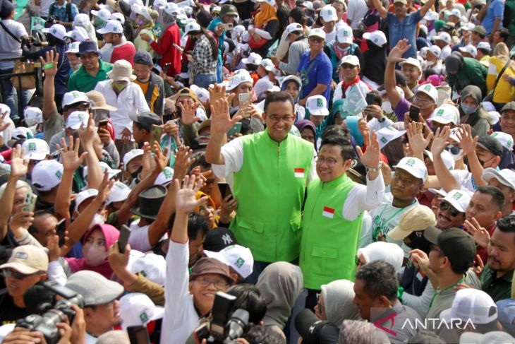 Jalan sehat bersama Anies Baswedan dan Gus Muhaimin