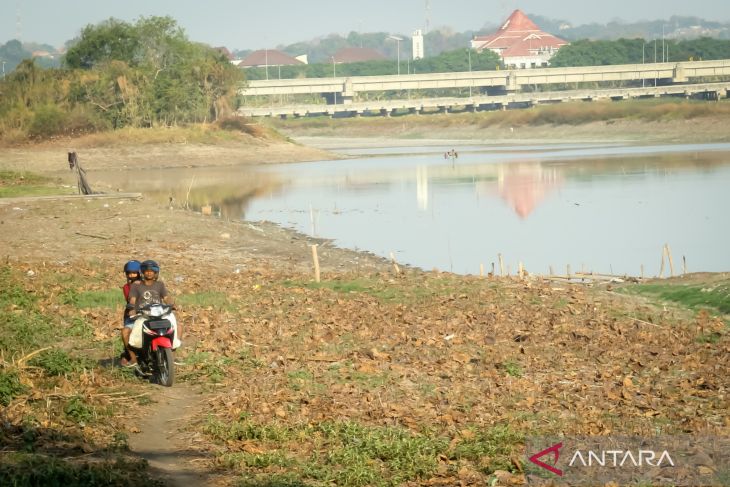 Air Waduk Bunder menyusut