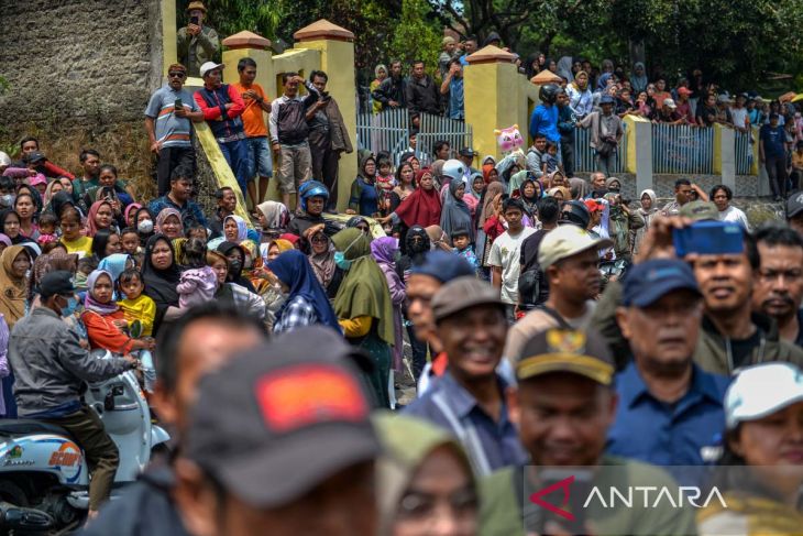 Olah TKP kasus pembunuhan ibu dan anak di Subang