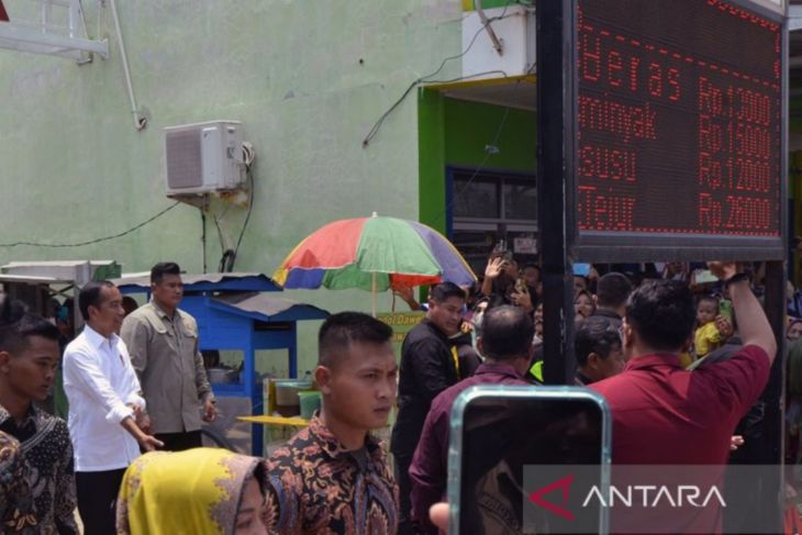 Presiden tinjau Pasar Rumbia di Lampung Tengah