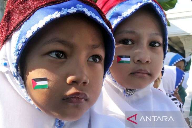 FOTO - Aksi pelajar taman kanak galang donasi Palestina