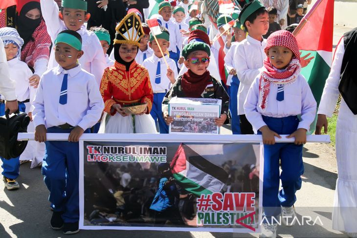 FOTO - Aksi pelajar taman kanak galang donasi Palestina
