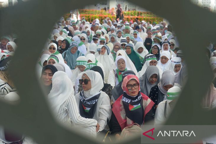 FOTO - Aceh berdoa untuk Palestina di Masjid Raya Baiturrahman