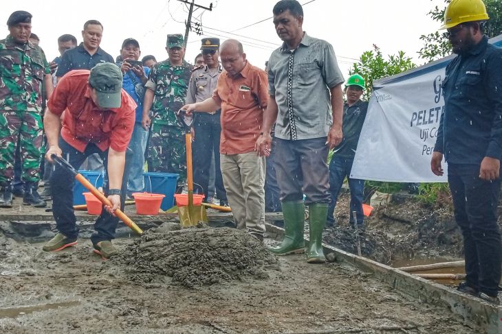Pj Bupati Tapteng bersama Manager PLTU Labuhan Angin Groundbreaking perbaikan jalan