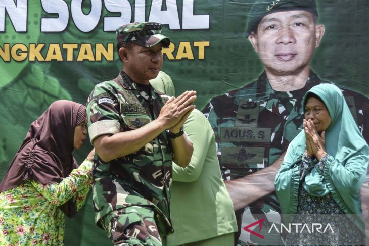 TNI salurkan bantuan sosial di Ciamis