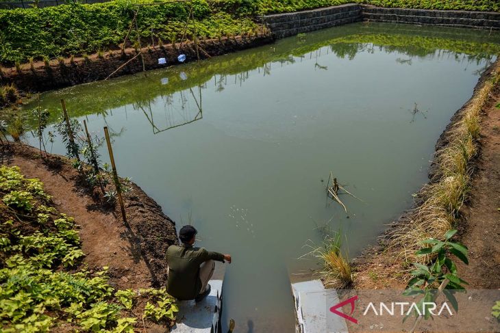 Kolam pengendali banjir di Bandung