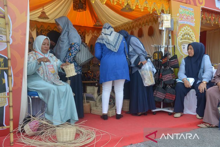 FOTO - Pekan UMKM se sumatera bersama KPK di Aceh